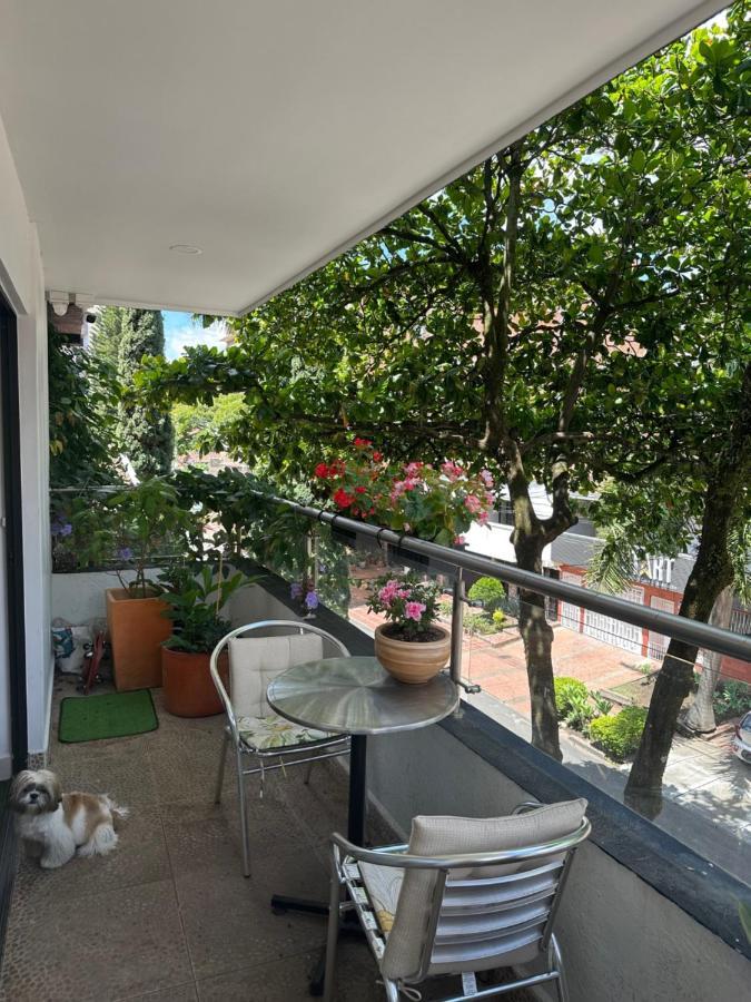 Casa Del Arbol Apto. 301 Medellin Bagian luar foto